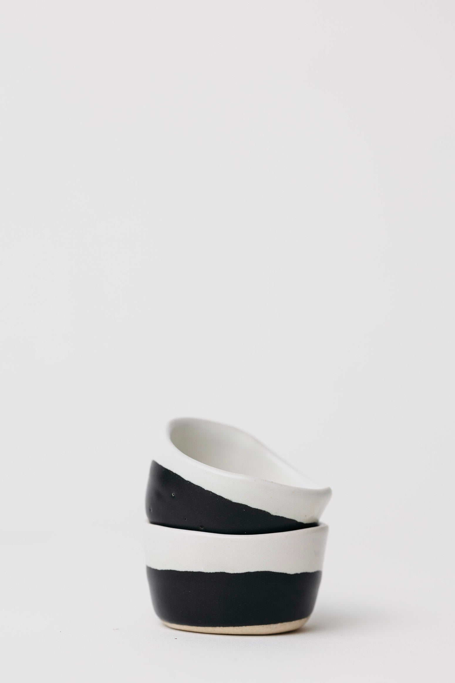 Dawson Pinch Bowl in Matte Black/White S/4