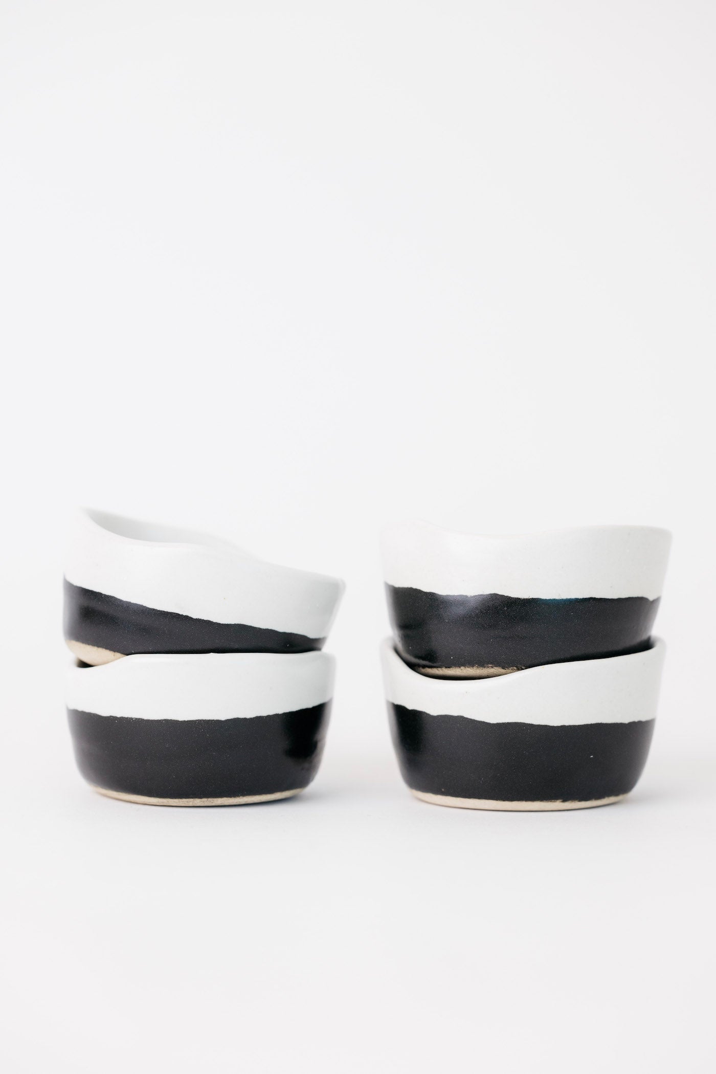 Dawson Pinch Bowl in Matte Black/White S/4
