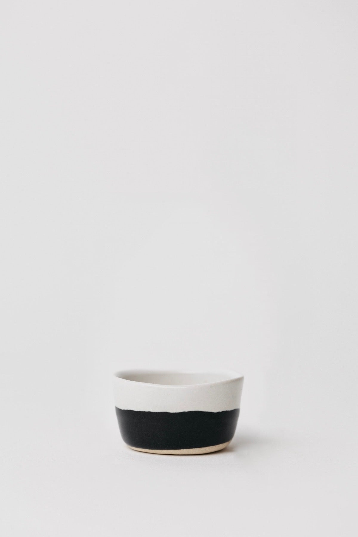 Dawson Pinch Bowl in Matte Black/White S/4
