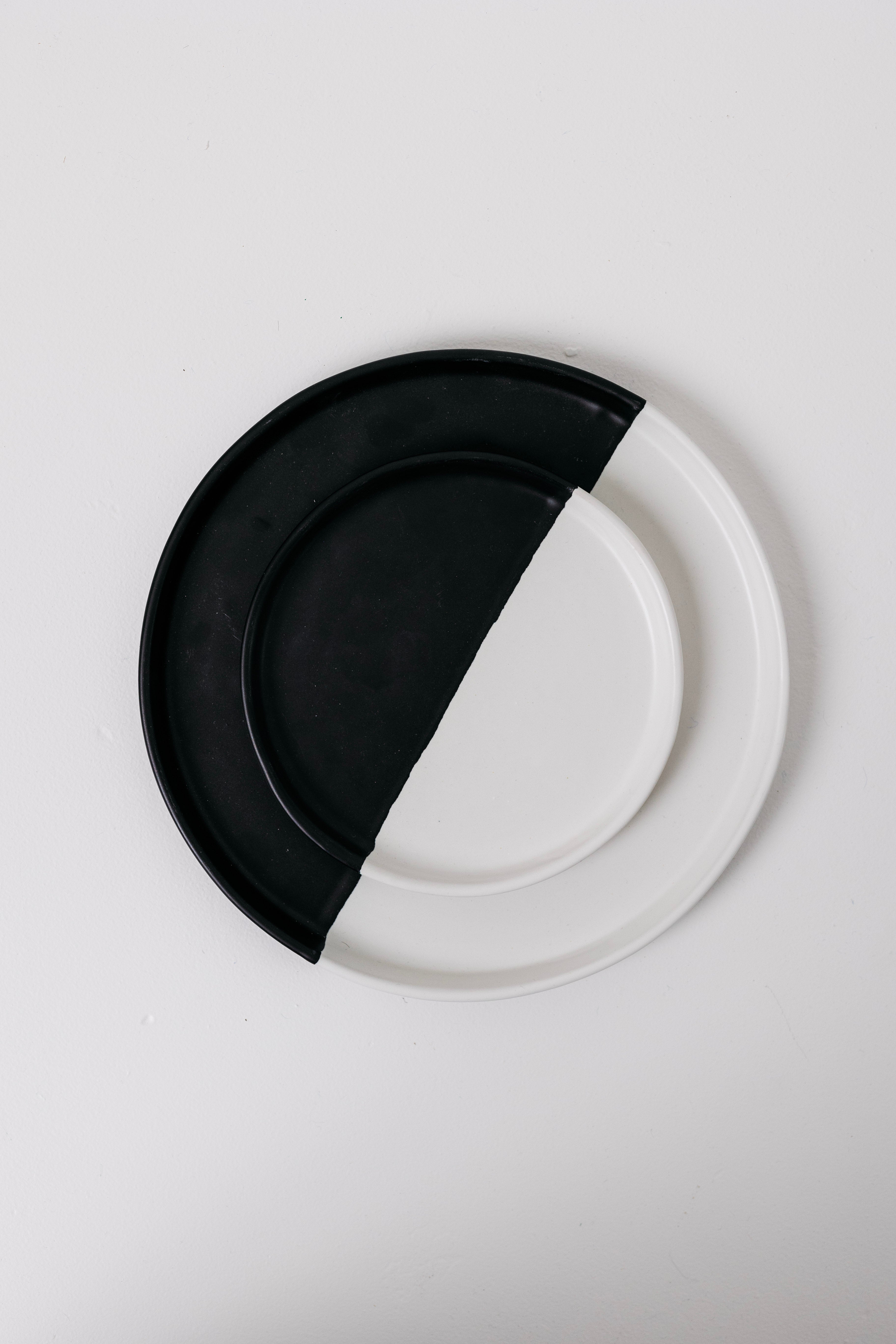 Dawson Appetizer Plate in Matte Black/White S/6