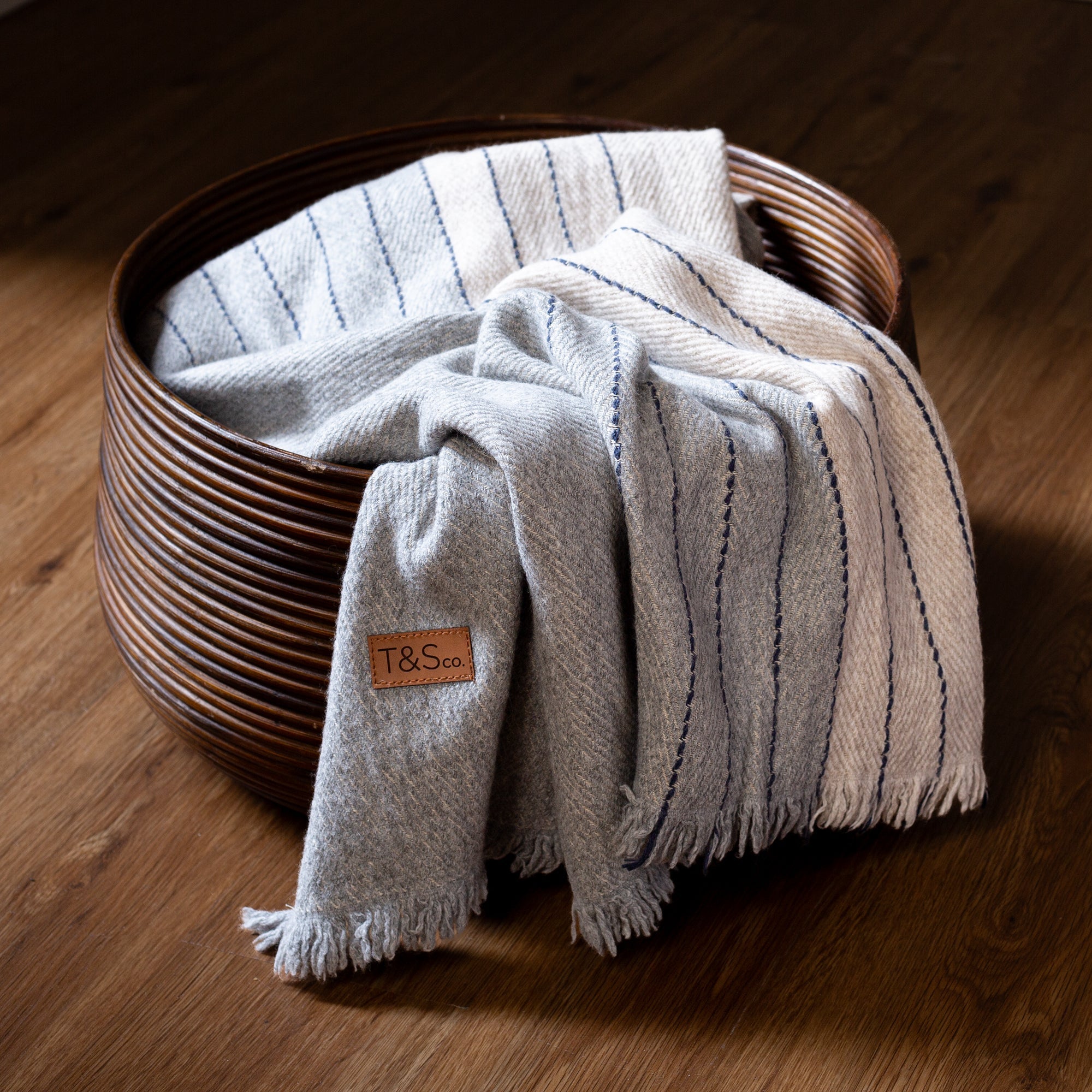 Horizon Throw in Beige / Light Gray / Navy