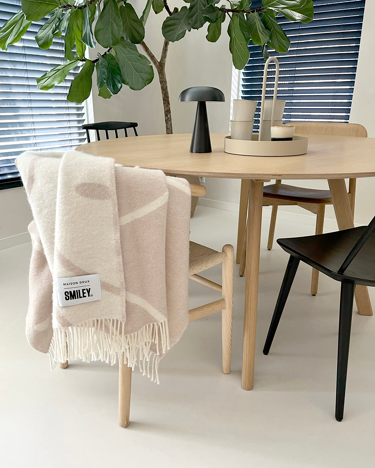 Smiley Blanket White Grey Print