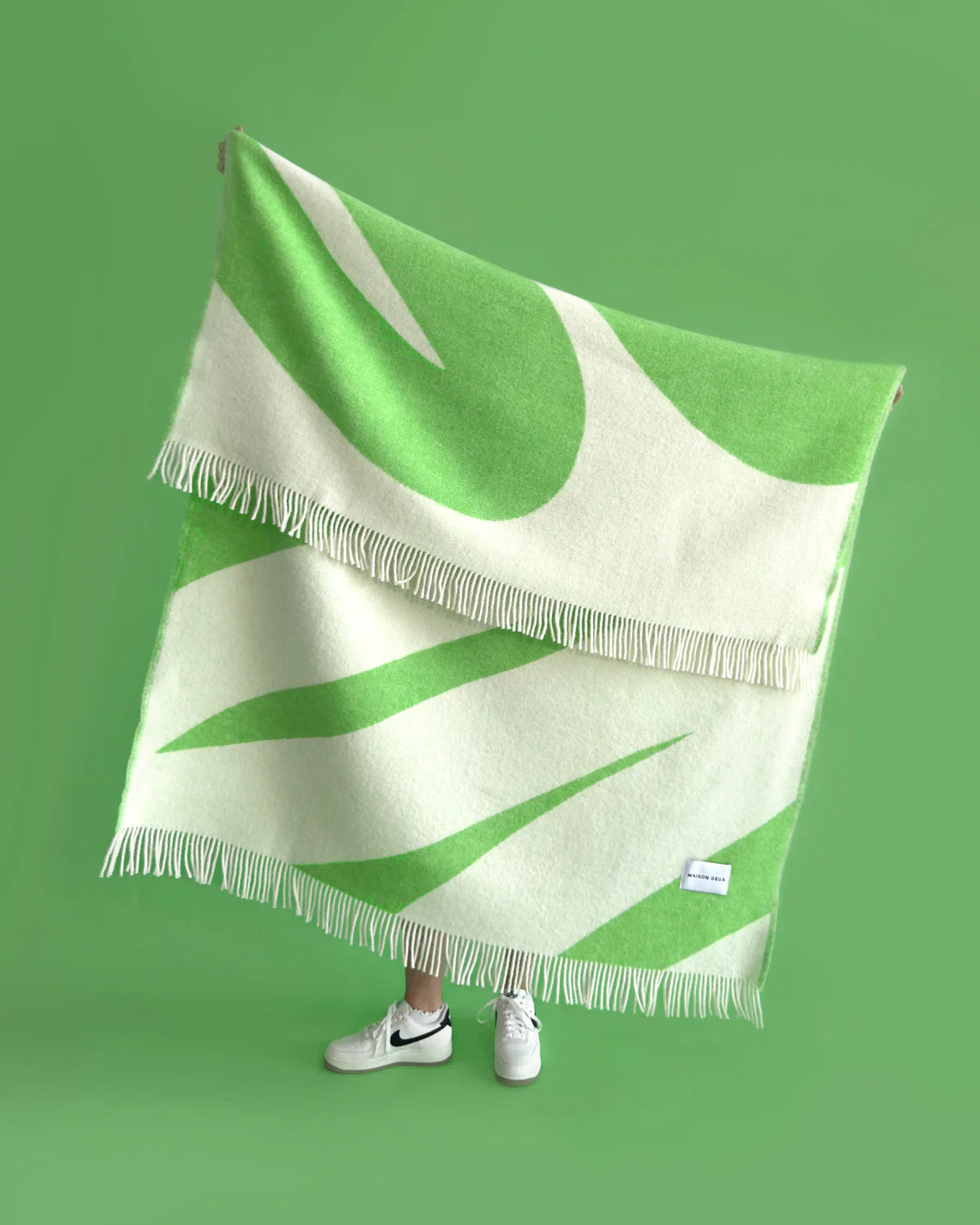 Swirl Blanket White Apple