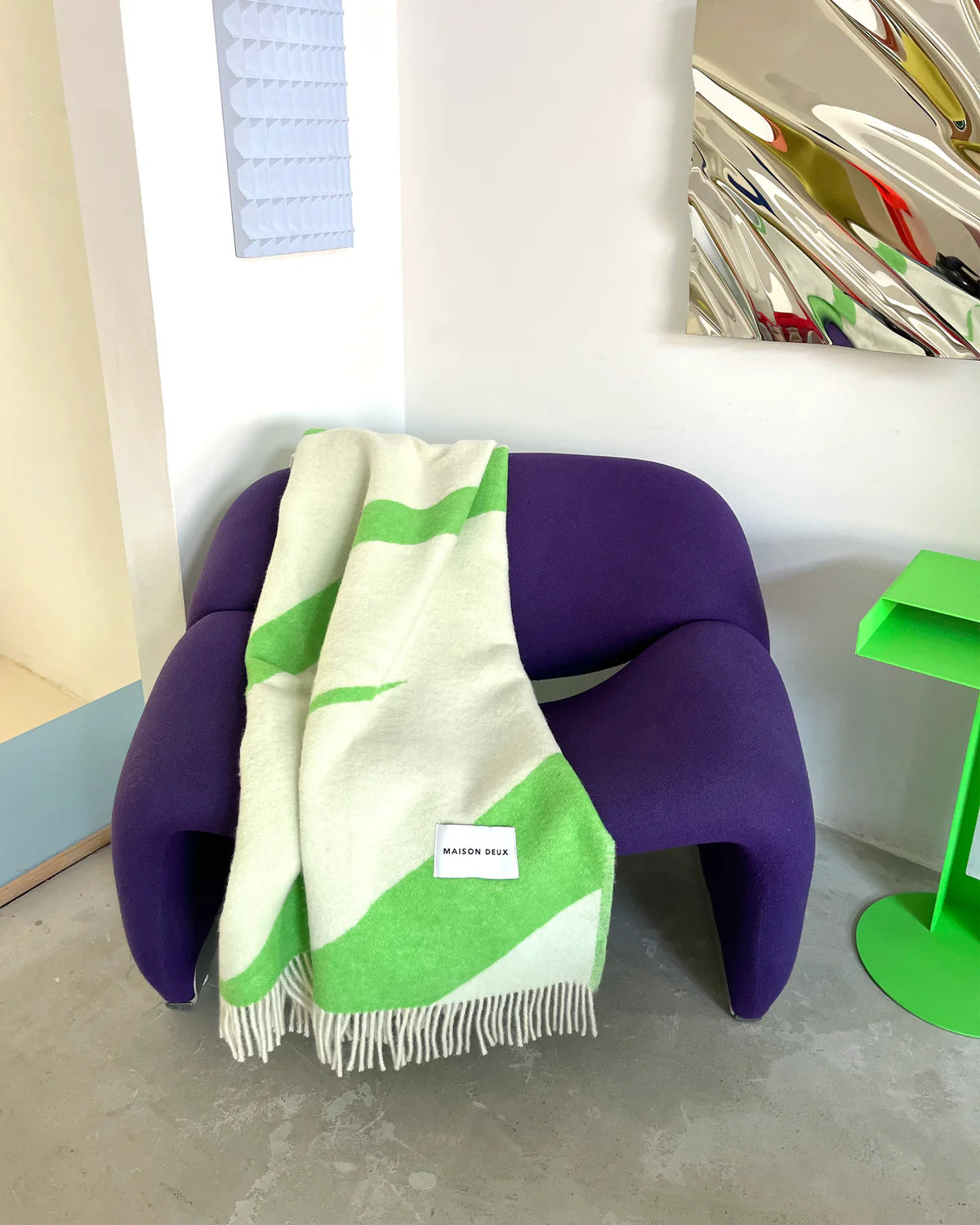 Swirl Blanket White Apple