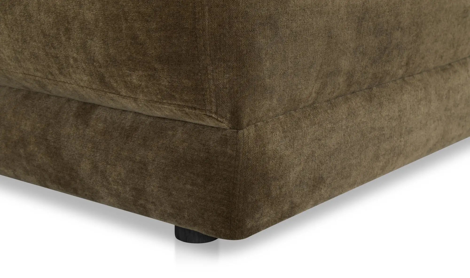 Bryn Chaise in Heritage Cedar Green