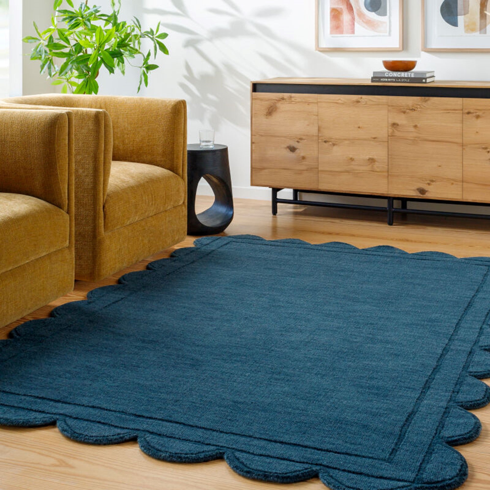Mystique Scalloped Border Rug